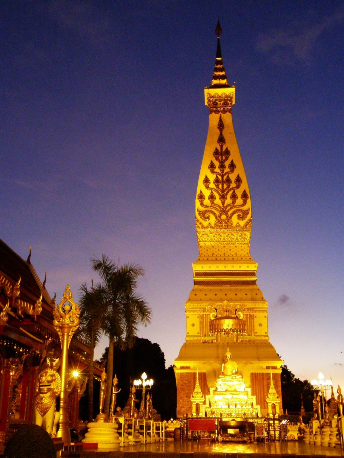พระธาตุพนมยามค่ำ